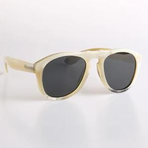 Gafas de Sol Ovaladas de Cuerno Natural Pulido Hechas a Mano, Montura de Cuerno de Búfalo, Marca HASAN CRAFT, Moda de Uttar Pradesh - Product Image 2