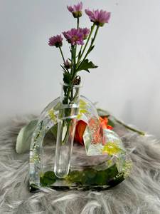 Jarrón de Resina Único para Flores Artificiales Decorativas y Elegantes Ideas de Arreglos para Centros de Mesa - Product Image 1