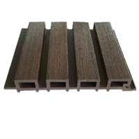 Panneau composite intérieur en bois plastique imperméable Panneau mural 3D en WPC Panneau de plafond cannelé en WPC