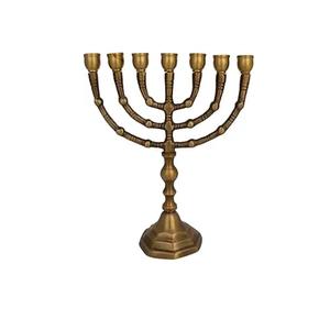 Offre Spéciale – Magnifique Ménorah Traditionnelle en Laiton Antique Robuste, Motif Arbre à 7 Branches, pour Décoration - Product Image 1