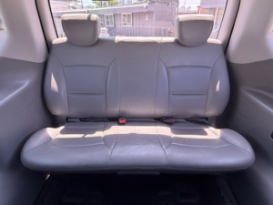 Starex H-1 2016 Usada, Minivan de Gasolina con Volante a la Izquierda, Automática, 11 Asientos, Plateada, Auto de Segunda Mano, Vehículo Coreano Usado - Product Image 6