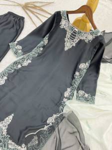Conjunto de satén de seda con bordado de diseñador y trabajo de lentejuelas, top con pantalón y dupatta, completamente cosido y listo para usar. - Product Image 5