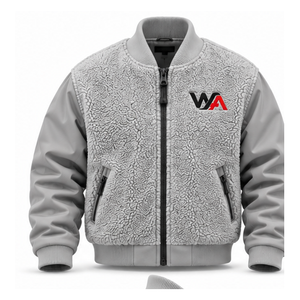 Chaqueta Híbrida de Forro Polar para Hombre, Color Gris Claro, Mangas en Contraste, Bolsillos con Cremallera, Ribete Acanalado, Venta al Por Mayor OEM - Product Image 1