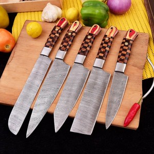 UA Supplies – Ensemble de 5 couteaux de chef en acier Damas forgé à la main, manche ergonomique en bois, style moderne, pleine longueur de lame, ambidextre - Product Image 1