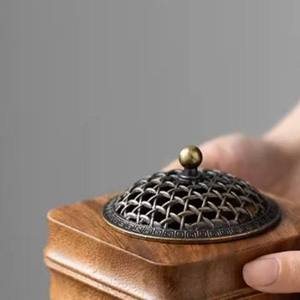 En gros, Brûleur à Bakhoor carré en bois de manguier avec couvercle en laiton antique, support d'encens Oud traditionnel, Mabkhara rustique Zen de bureau - Product Image 5