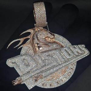 Pendentif Hip Hop Unisexe AMBER JEWELS Thème Detroit Pistons Plaqué Or 14K avec Pierres de Laboratoire Cultivées Bijoux - Product Image 2
