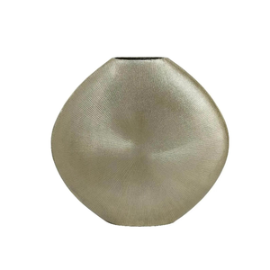 Vase martelé finition or exquise aux formes tendance, chef-d'œuvre artistique fait main pour les intérieurs modernes et traditionnels - Product Image 1