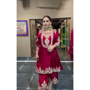Ensemble de costume Punjabi brodé pour femmes Gitanjali - Product Image 3