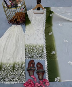 Conjunto Tradicional Bordado Blanco y Verde para Mujer, Corte Holgado, Estilo Casual, Algodón de India y Pakistán 86651 AAROHI- PD1171 - Product Image 3
