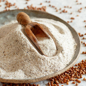 Farine de blé entier fraîche, riche en nutriments, idéale pour le pain, les pâtisseries et les collations maison pour la cuisine familiale - Product Image 2