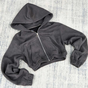 Conjuntos de mujer de último diseño, sudadera corta con cremallera y pantalones cortos, logotipo personalizado, conjunto sólido de 2 piezas para mujer - Product Image 2