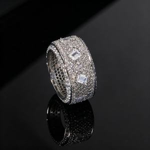 Anillo de banda de plata de ley 925 con moissanita VVS y diamantes baguette, estilo hip hop, lujo, unisex, joyería fina. - Product Image 3
