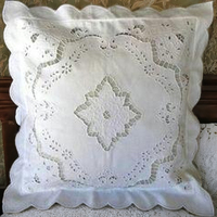 Oreiller brodé en dentelle traditionnelle exporté en Europe Techniques tissées de textiles de maison respirants Commandes en grande quantité Bienvenue