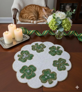 Salvamantel Redondo Hecho a Mano con Cuentas, Trébol Blanco y Verde, Decoración Elegante para Mesa por Blossom Craft India - Product Image 3