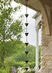 Chaîne de pluie artisanale en cuivre plaqué pour gouttière, alternative décorative à la gouttière en acier, décoration extérieure pour jardin, patio, cour, élément aquatique - Product Image 5