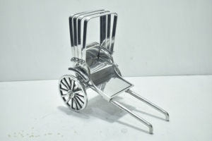 รถลากวินเทจโลหะคุณภาพส่งออก ของตกแต่งบ้าน ของประดับโต๊ะห้องนั่งเล่น สไตล์ดั้งเดิม มีจำหน่าย - Product Image 2