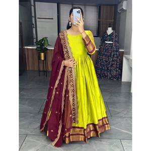 Vestido de Algodón de Diseño con Bordado en el Dobladillo, Dupatta y Diseño de Limones - Product Image 1