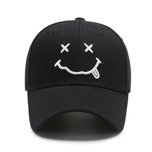 Casquette de baseball noire à 6 panneaux avec logo brodé blanc sur le panneau avant, ajustement réglable, style décontracté unisexe, matière en coton. - Product Image 5