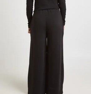 Conjunto de Sudadera de Cuello Redondo Minimalista para Mujer y Pantalones de Pierna Recta, Proveedor de Ropa al por Mayor de Marca Privada, Logotipo Personalizado OEM - Product Image 4