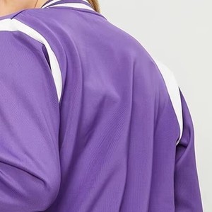 Veste en cuir de style universitaire personnalisée pour femmes, avec broderies et patchs en chenille, service OEM ODM disponible - Product Image 2