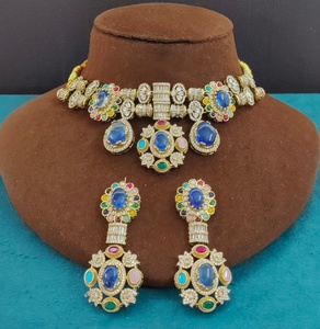 Conjunto de collar inspirado en Sabyasachi de calidad premium, diseño único y hermoso, ideal para novias, se adapta a cualquier atuendo de fiesta. - Product Image 5