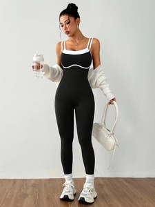 Combinaison de yoga côtelée sans couture pour femmes |   Combinaison active à manches longues et col carré |   Survêtement de sport respirant en polyester et élasthanne - Product Image 2