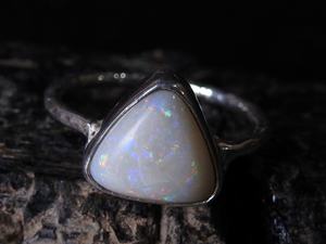 Anillo con Bisel de Ópalo Sólido Australiano - Plata - Piedra de Nacimiento de Octubre - Talla 5 de EE. UU. - Hecho a Mano, Clásico, Regalo de Boda y Fiesta para Ella - Product Image 3