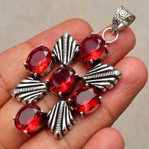 Pendentif Fleur Vintage Fait Main en Grenat Doré, Monture Sertie en Argent Sterling 925, Bijou de Fiançailles Élégant avec Pierre Précieuse pour Anniversaire - Product Image 3