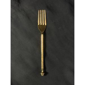 ชุดช้อนส้อมสแตนเลสพรีเมียม 4 ชิ้น ด้ามจับลายวนเคลือบทอง PVD ปลอดภัยสำหรับเครื่องล้างจาน เหมาะสำหรับงานแต่งงาน ร้านอาหาร บ้าน และโรงแรม - Product Image 6