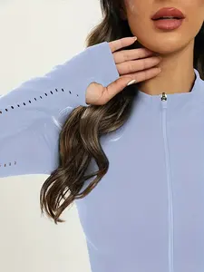 Conjunto de Yoga para Mujer con Logotipo Personalizado, Chaqueta Corta y Leggings de Cintura Alta, Chaqueta de Yoga Crema Personalizable con Cierre Completo - Corte Ajustado y Deportivo - Product Image 2