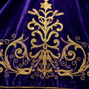 Robe de liturgie religieuse pour homme en satin blanc, broderie dorée, manches longues, couleur personnalisée, logo personnalisé - Product Image 6
