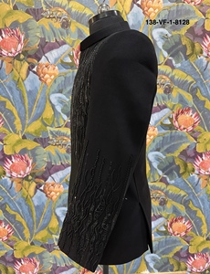 Traje Jet Black TR Lachka Base Midnight Willow Jodhpuri con Medallón Asimétrico de Hoja de Vid Orgánica y Cuentas 3D Codificadas - Product Image 4