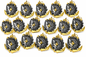Broche de Metal Geométrico con Diseño de Corona Vintage, Pin Decorativo Estilo Retro para Chaqueta de Hombre, Accesorio de Joyería de Moda - Product Image 5