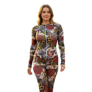 Camisa ajustada con cremallera y estampado de tatuajes y leggings de cintura alta - Product Image 5