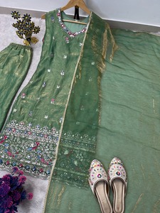 Yellow & Green Silk <b>Embroidered</b> Traditional Indian Wedding Dupatta Set Women's Ethnic <b>Shawl</b> Floral Pattern Spring Summer Wear - Product Image 4