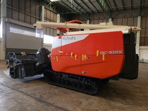 Moissonneuse-batteuse multi-cultures DC108X 108HP à transmission par engrenages, moteur diesel, machine agricole haute productivité - Product Image 3