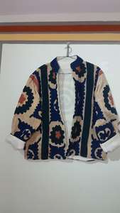 Veste en velours beige brodée à la main, manteau bohème Suzani - Product Image 2