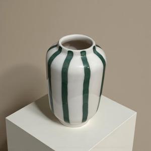 Elegante Jarrón de Cerámica Blanco con Diseño de Rayas Verdes Pintadas a Mano, Acabado Brillante y Acento Moderno para Decoración de Hogar de Lujo - Product Image 3
