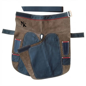 Tablier de fermeur en cuir véritable pour le soin des sabots de cheval, avec poches latérales pour couteaux de fermeur, protections de cuisse et boucle pour mouvement libre - Product Image 1
