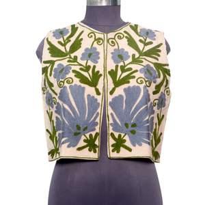 Nuevo diseño de chaleco corto sin mangas de algodón con bordado a mano, 100% algodón, con estampado floral, para mujer, ropa de invierno para fiestas y salidas informales. - Product Image 1