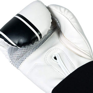 Guantes de Boxeo Profesionales de Cuero con Correa de Soporte para Muñeca, Ideales para Boxeo, Muay Thai y Kickboxing, con Logotipo y Diseño Personalizados - Product Image 5
