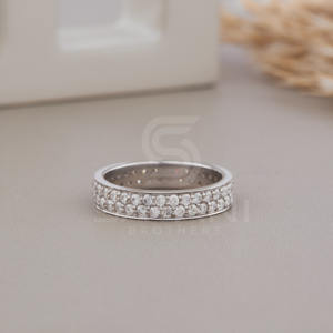 Anillo de Eternidad de Doble Hilera de Moissanita D VVS, Anillo de Boda Apilable Diseñado para un Brillo Eterno, Elegancia Diaria y Estilo Moderno - Product Image 3