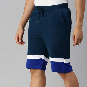 Shorts Bermuda pour homme à blocs de couleur avec cordon de serrage à la taille et bande latérale, style décontracté, bordure bleue et blanche - Product Image 1