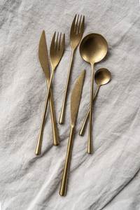Ensemble de couverts modernes en laiton, finition dorée élégante, vaisselle en acier inoxydable pour les fêtes et la salle à manger à domicile - Léger et compatible lave-vaisselle - Product Image 1