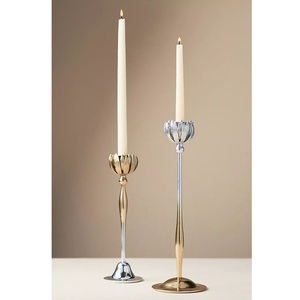 Portavelas Metálico Decorativo para el Hogar, con Acabado Antiguo Elegante, para Iluminación y Decoración - Product Image 3