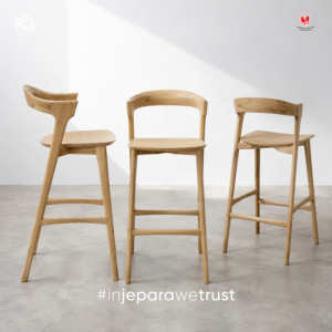 Taburete de Bar de Lujo Escandinavo de Madera de Teca Moderna para Sala de Estar, Cafetería, Restaurante, Hotel - Giratorio y Ecológico - Product Image 1