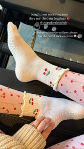Chaussettes antidérapantes avec logo personnalisé, motif cerise, mélange de coton, chaussettes épaisses en tissu éponge pour le yoga, le pilates et les sports, pour femmes et filles - Product Image 4