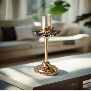Candelabro de metal lujoso bañado en oro, adornado con un llamativo collar floral de cristal. Apariencia premium. Disponible al por mayor. - Product Image 1