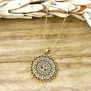 Pendentif Om Bohème Préféré du Marché, Bijoux Spirituels en Laiton pour Femme, Plaqué Or 18 carats, Charme Mandala Sacré en Filigrane, Vente en Gros OEM ODM - Product Image 4