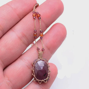 สร้อยคอคริสตัลมาคราเม่ทำมือ จี้หินสีม่วง เชือกปรับได้ สไตล์โบโฮ เครื่องประดับอัญมณีบำบัด สำหรับผู้หญิง ของขวัญ - Product Image 2